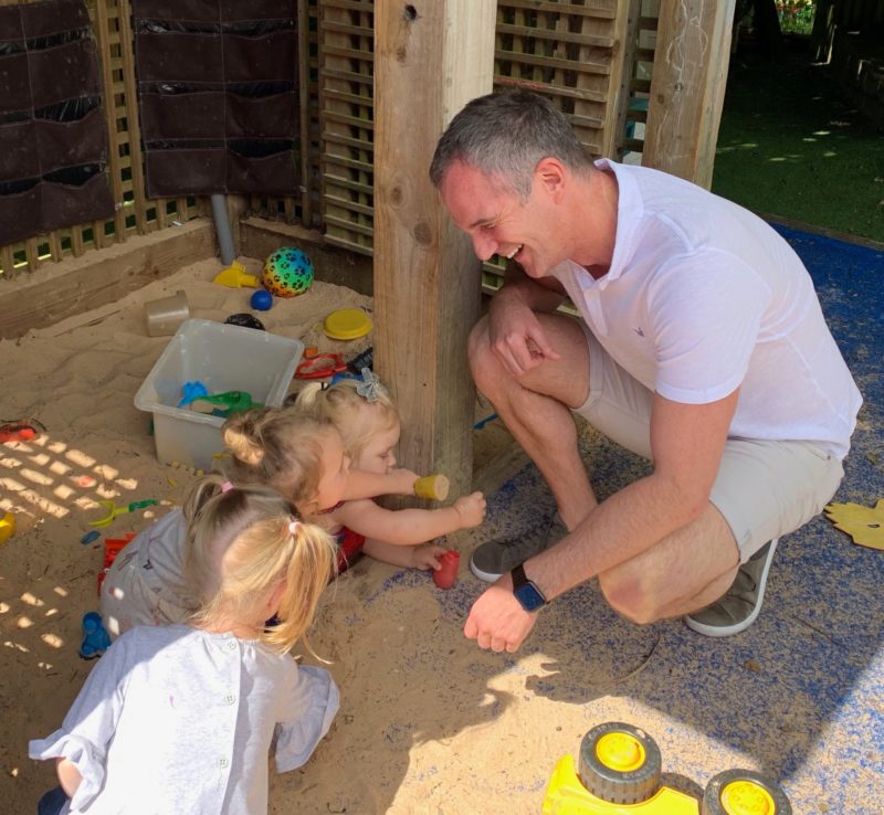 Peter Kyle meets children at Little Ducklings Nursery